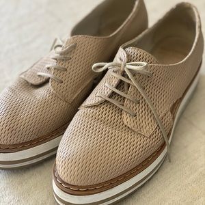 Beige Lace up platform Oxford Creepers SUMMIT By White Mountain